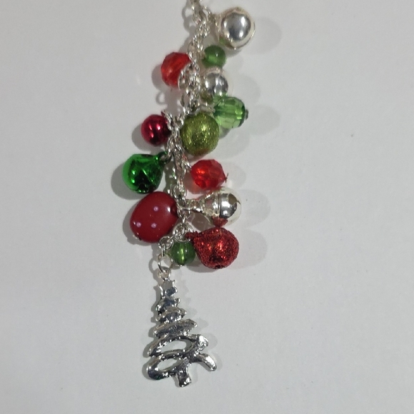 Silver Necklace & Earrings Set w/ Red & Green Crystals – Christmas Holiday Jewel - Picture 5 of 8